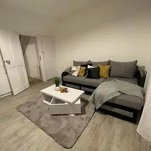 Apartment Beautiful 2 Bedroom On Tower Bridge, London
